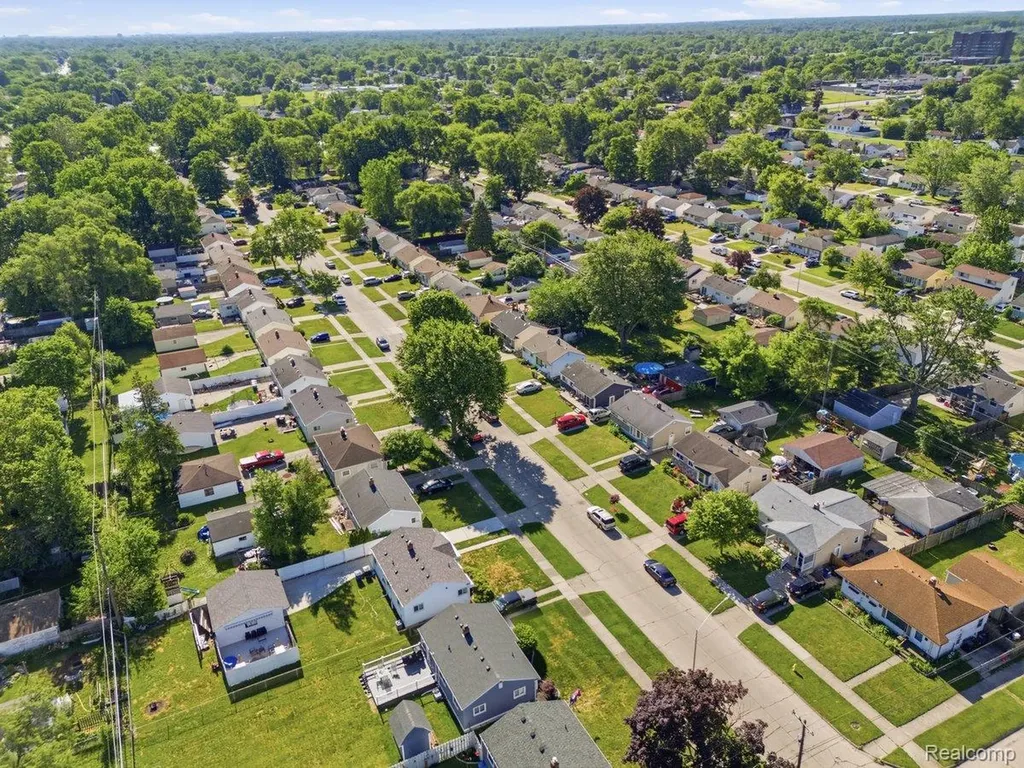 31741 Fairchild Street Westland City MI 48186