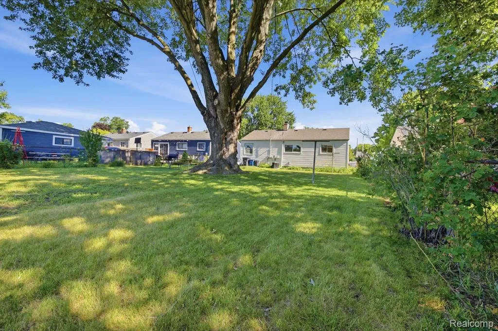 31741 Fairchild Street Westland City MI 48186