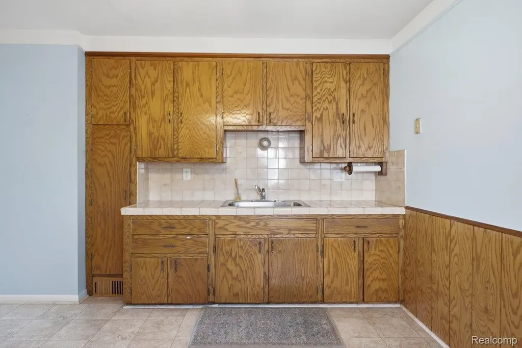 31741 Fairchild Street Westland City MI 48186