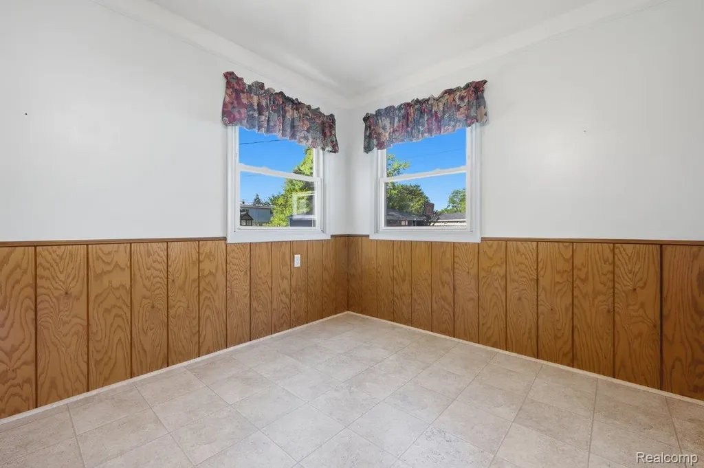31741 Fairchild Street Westland City MI 48186