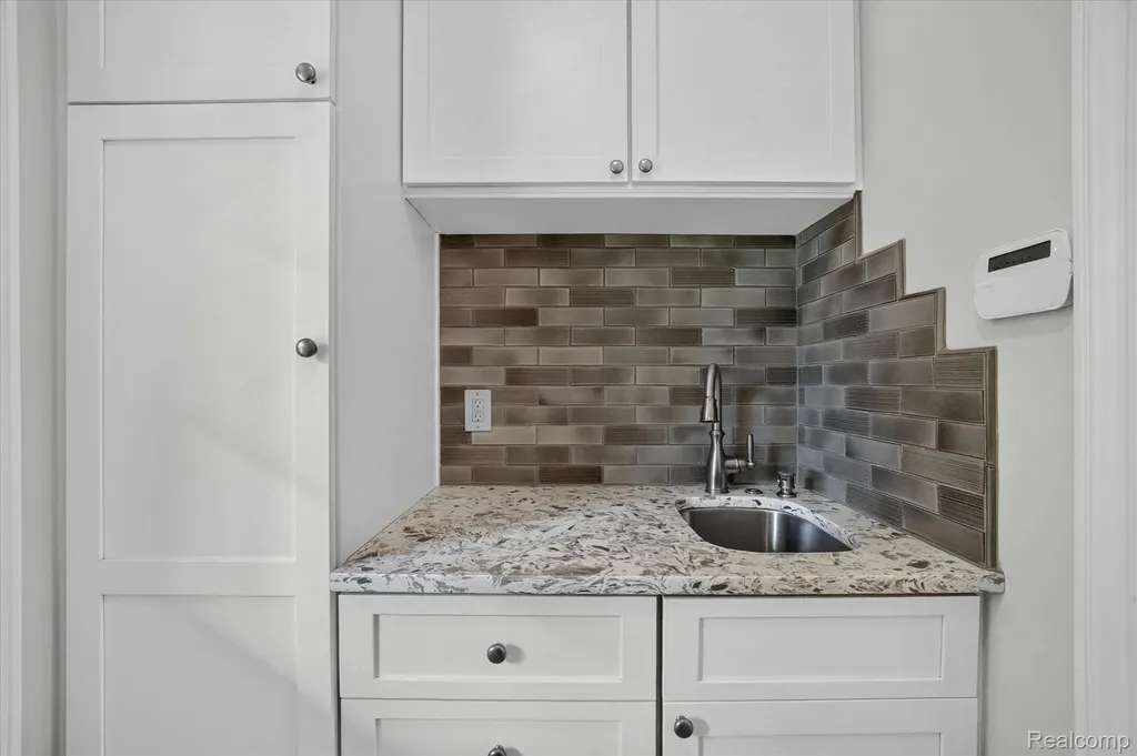 49515 Taft Lane Canton Charter Township MI 48188