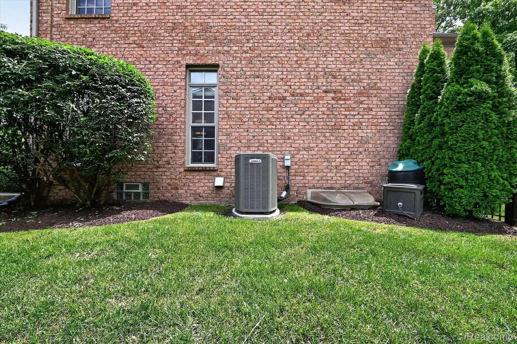 49515 Taft Lane Canton Charter Township MI 48188
