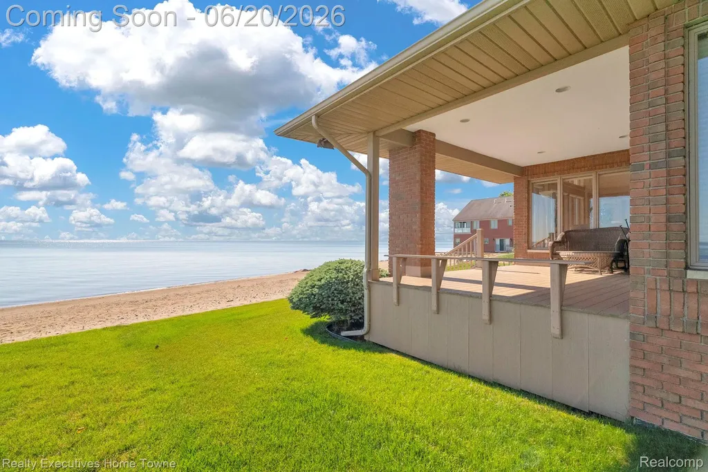 2975 Sandy Oaks Lane Fort Gratiot Charter Township MI 48059
