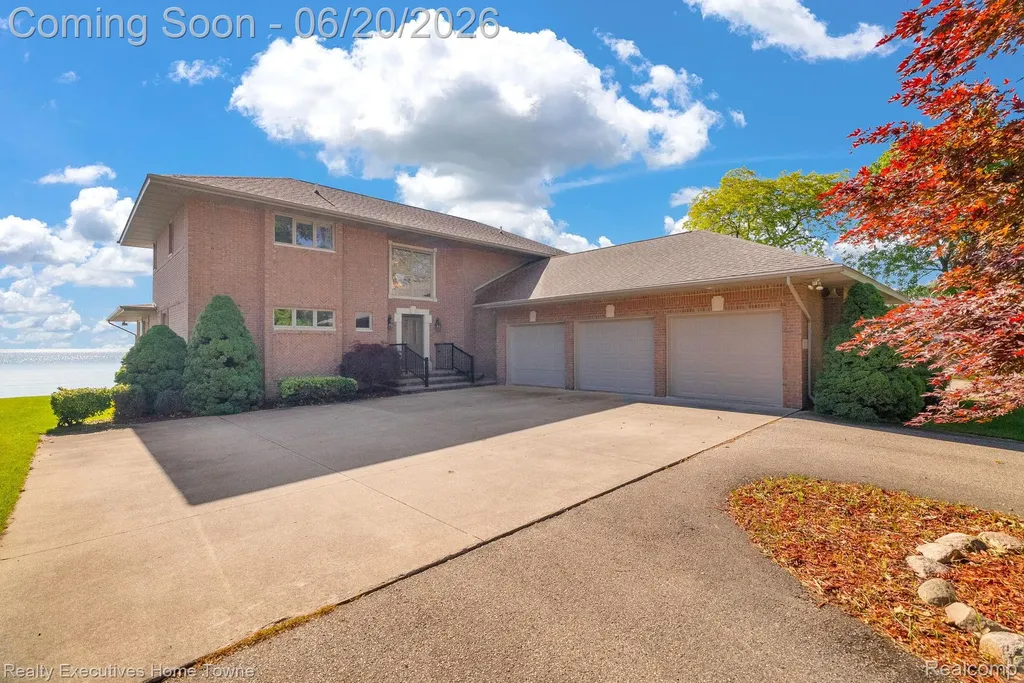 2975 Sandy Oaks Lane Fort Gratiot Charter Township MI 48059