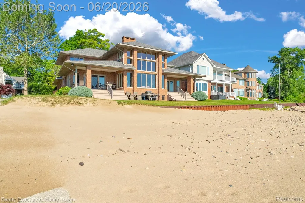2975 Sandy Oaks Lane Fort Gratiot Charter Township MI 48059