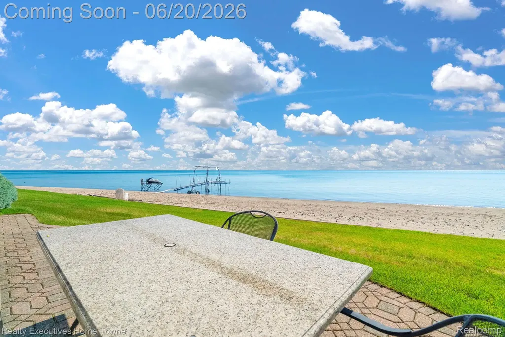 2975 Sandy Oaks Lane Fort Gratiot Charter Township MI 48059