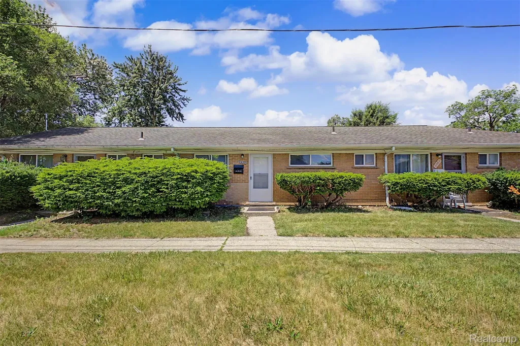 34503 Glenwood Road Wayne City MI 48184