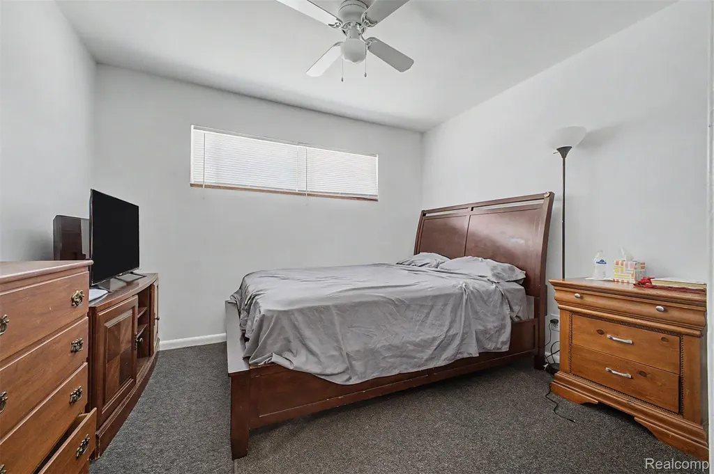 34503 Glenwood Road Wayne City MI 48184