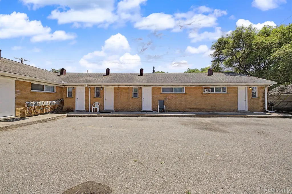 34503 Glenwood Road Wayne City MI 48184
