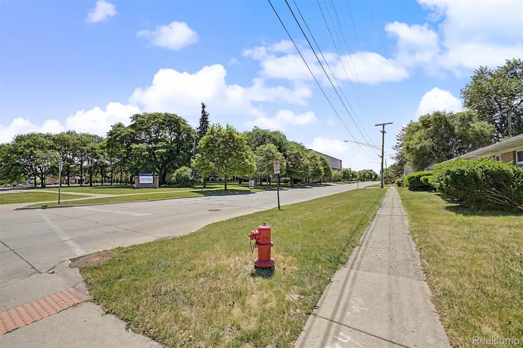 34503 Glenwood Road Wayne City MI 48184