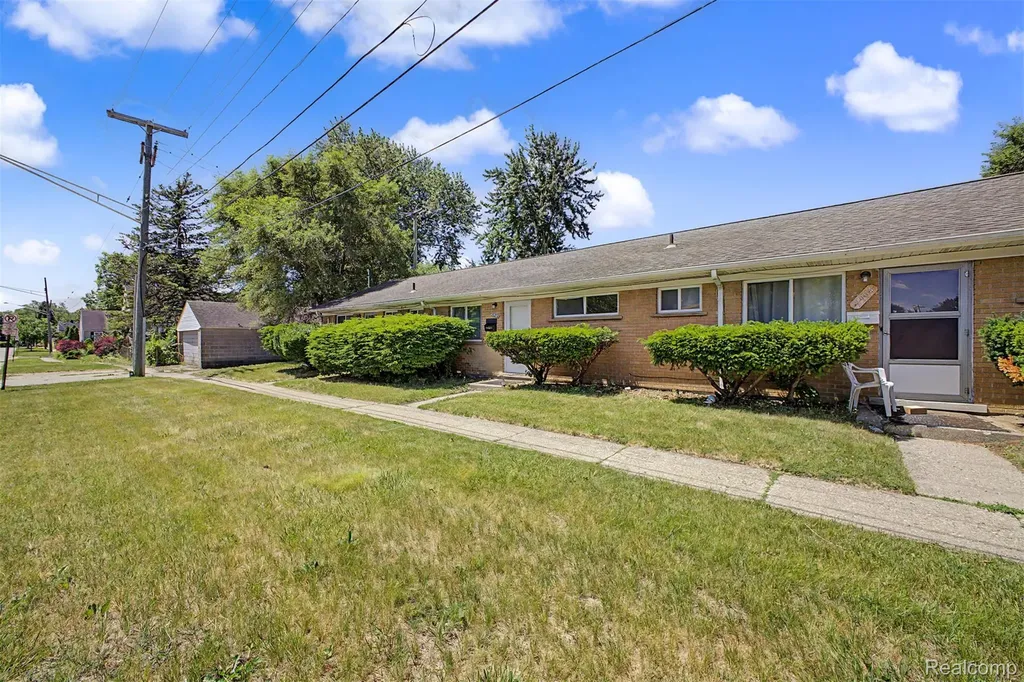 34503 Glenwood Road Wayne City MI 48184