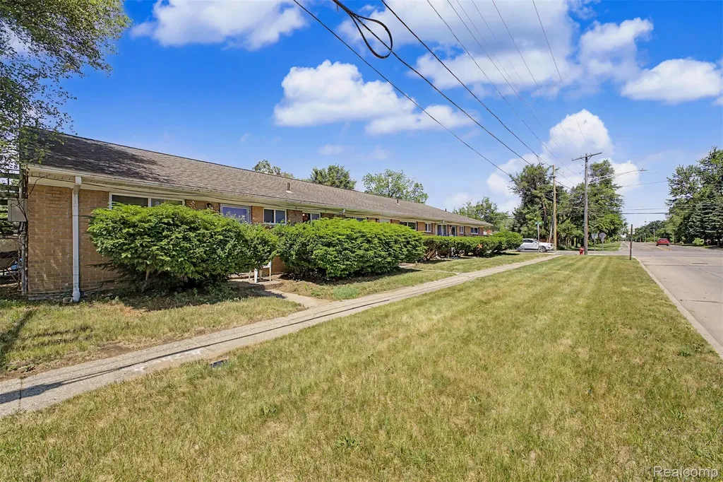 34503 Glenwood Road Wayne City MI 48184