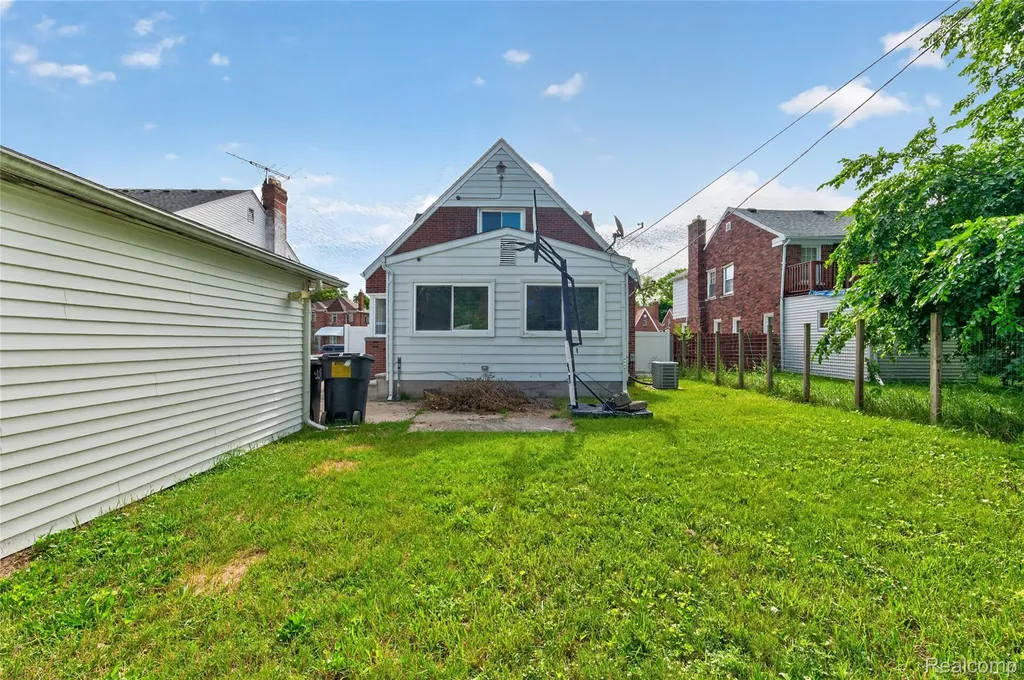18939 Ohio Street Detroit City MI 48221