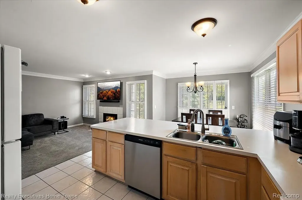 899 Hathaway Dr Drive Auburn Hills City MI 48326