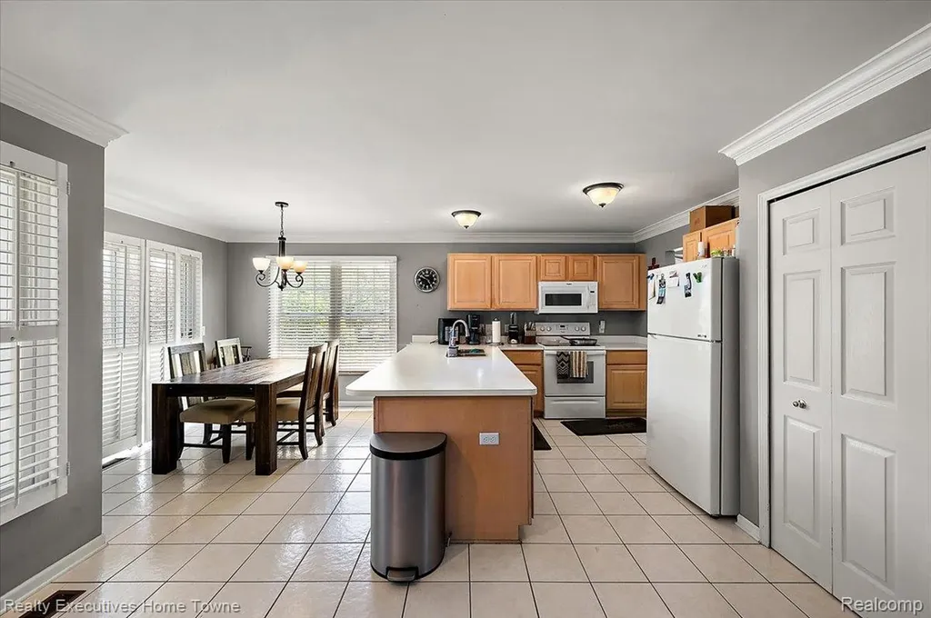 899 Hathaway Dr Drive Auburn Hills City MI 48326