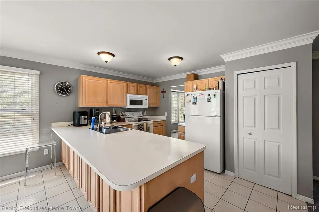 899 Hathaway Dr Drive Auburn Hills City MI 48326