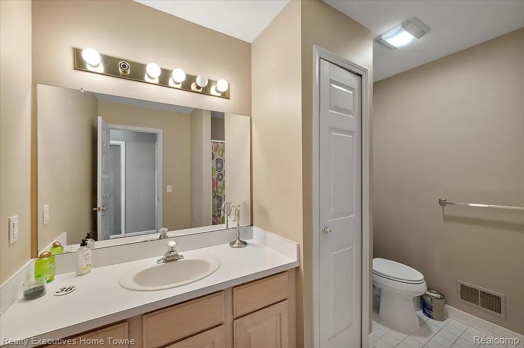 899 Hathaway Dr Drive Auburn Hills City MI 48326