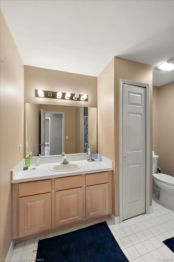 899 Hathaway Dr Drive Auburn Hills City MI 48326