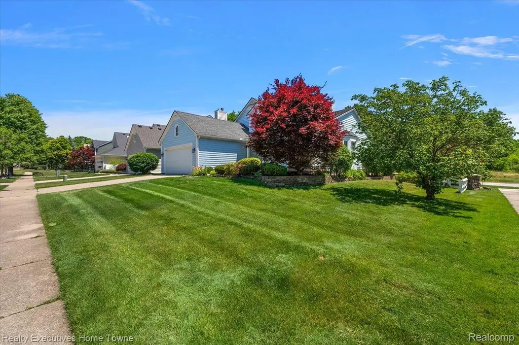 899 Hathaway Dr Drive Auburn Hills City MI 48326