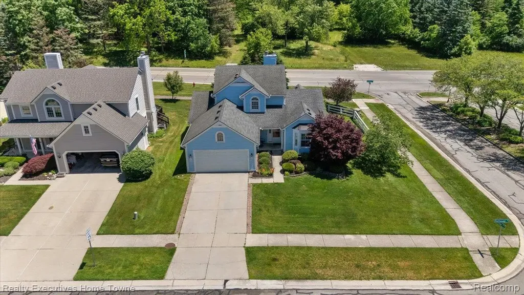 899 Hathaway Dr Drive Auburn Hills City MI 48326
