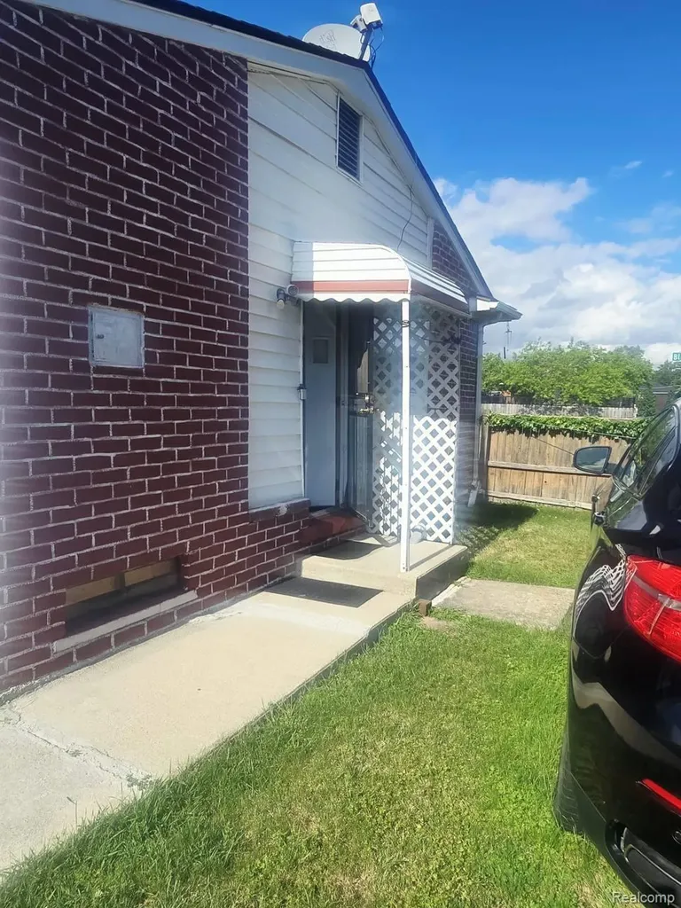 11901 Bloom Street Detroit City MI 48212