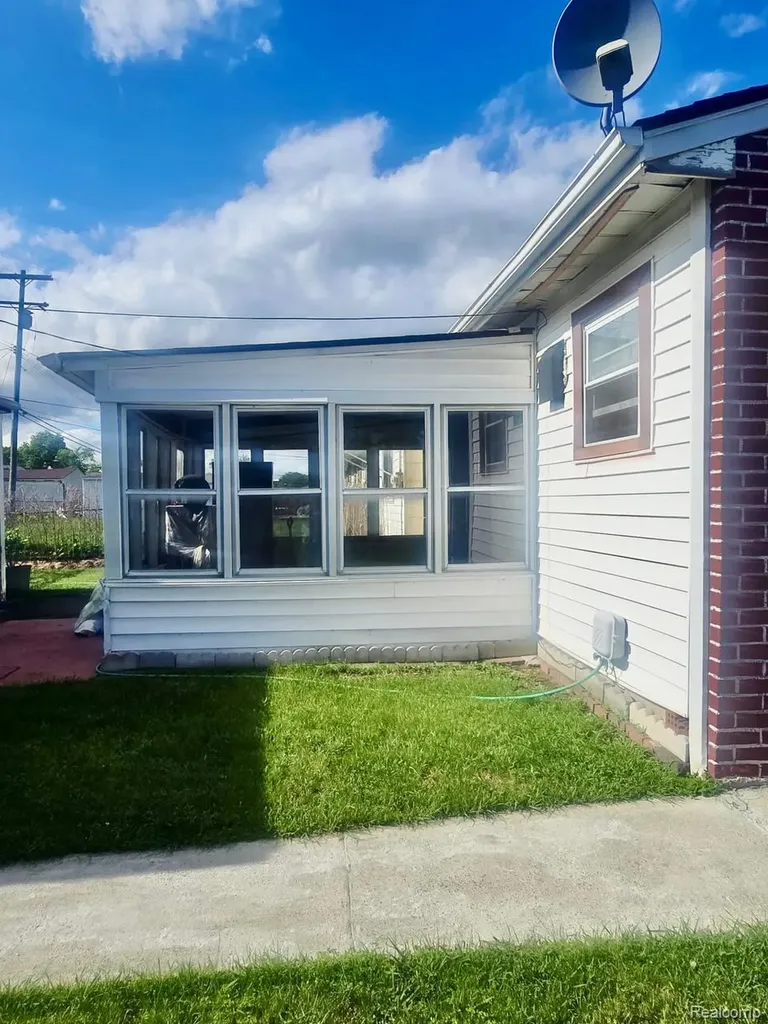 11901 Bloom Street Detroit City MI 48212