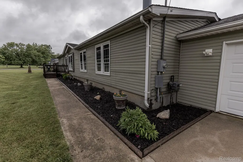 7280 N Bray Road Genesee Charter Township MI 48458