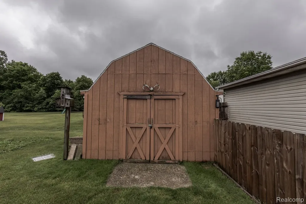 7280 N Bray Road Genesee Charter Township MI 48458
