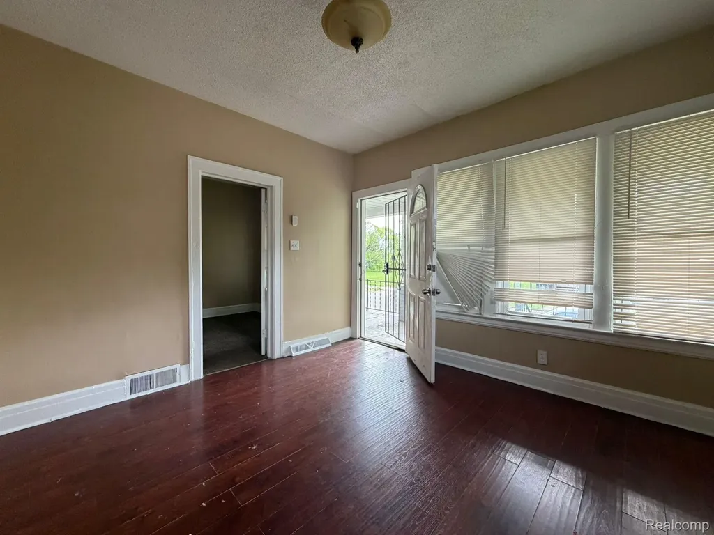 5565 Fairview Street Detroit City MI 48213
