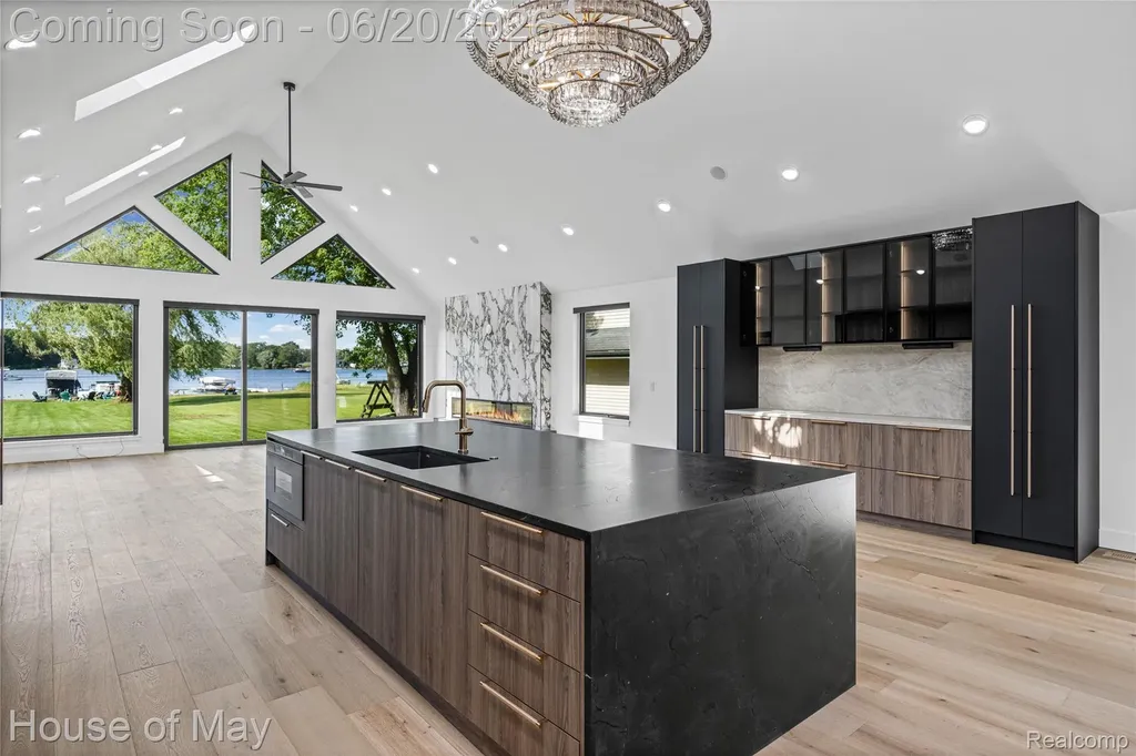 10890 Hillway Drive White Lake Charter Township MI 48386
