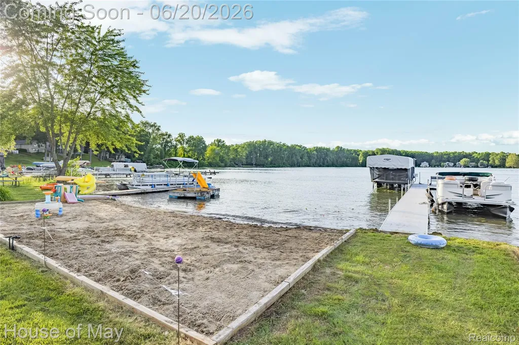 10890 Hillway Drive White Lake Charter Township MI 48386
