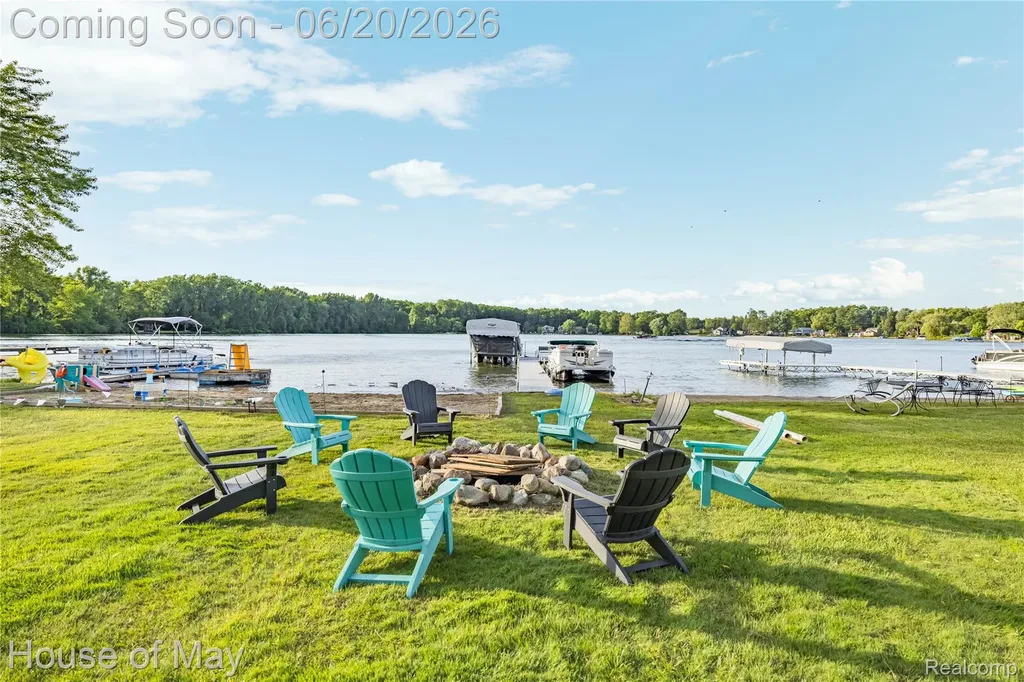 10890 Hillway Drive White Lake Charter Township MI 48386