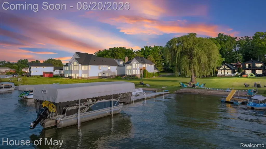 10890 Hillway Drive White Lake Charter Township MI 48386