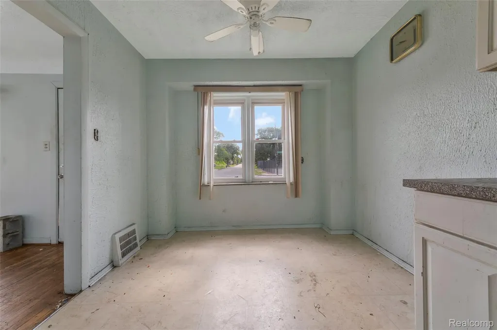 19563 Schoenherr Street Detroit City MI 48205