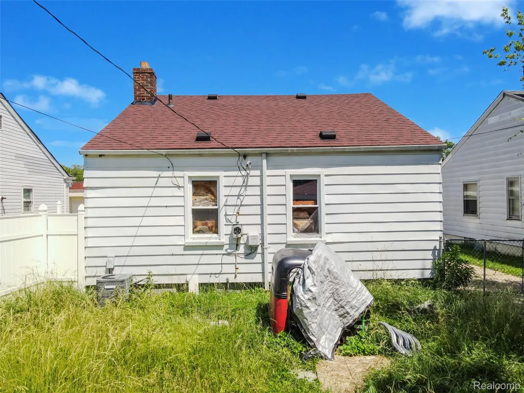 19563 Schoenherr Street Detroit City MI 48205