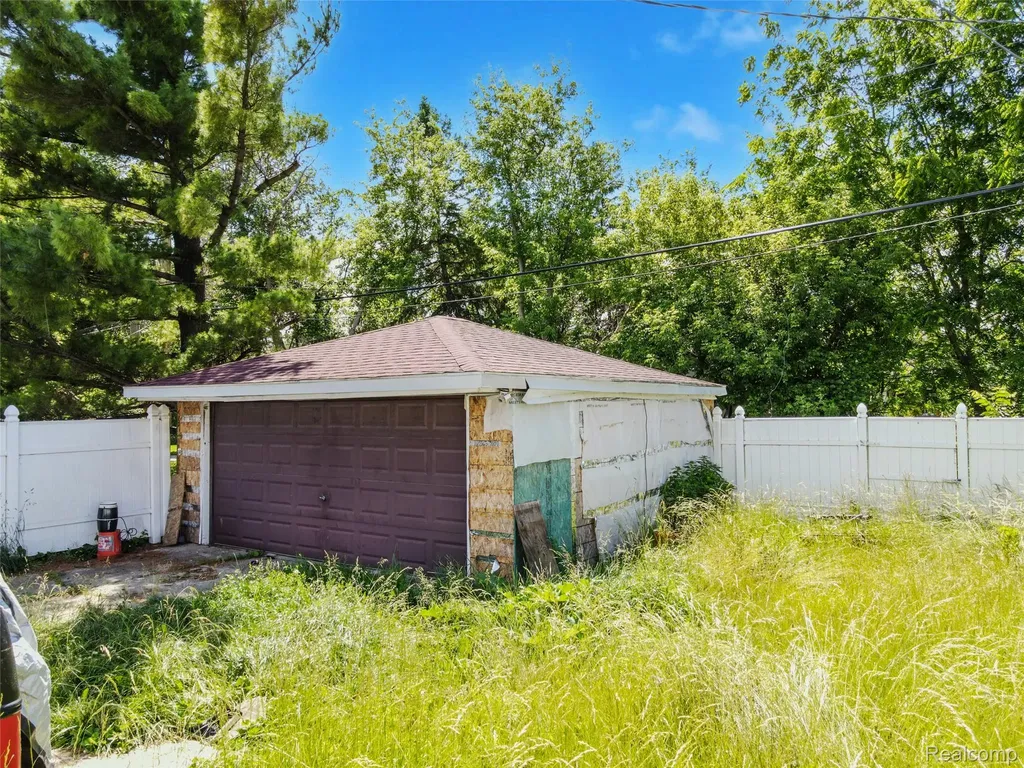 19563 Schoenherr Street Detroit City MI 48205