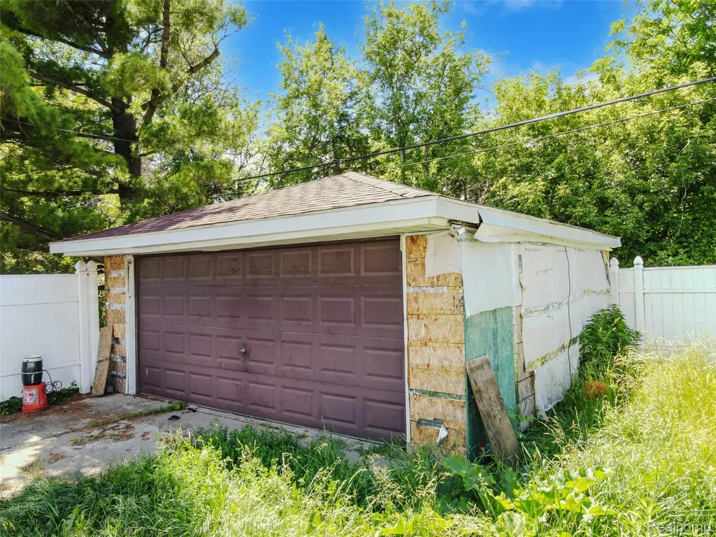 19563 Schoenherr Street Detroit City MI 48205