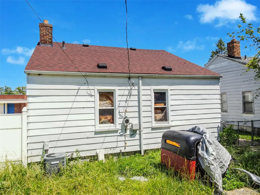 19563 Schoenherr Street Detroit City MI 48205