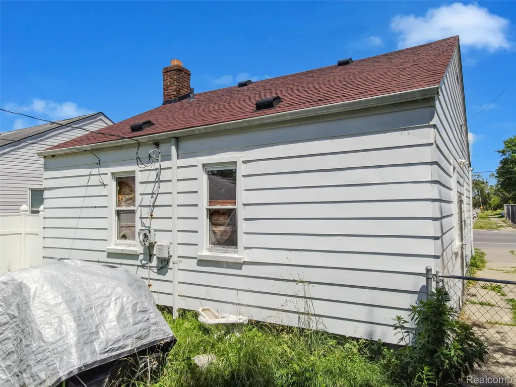 19563 Schoenherr Street Detroit City MI 48205