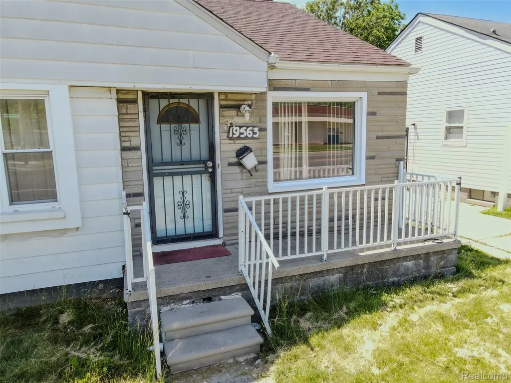 19563 Schoenherr Street Detroit City MI 48205