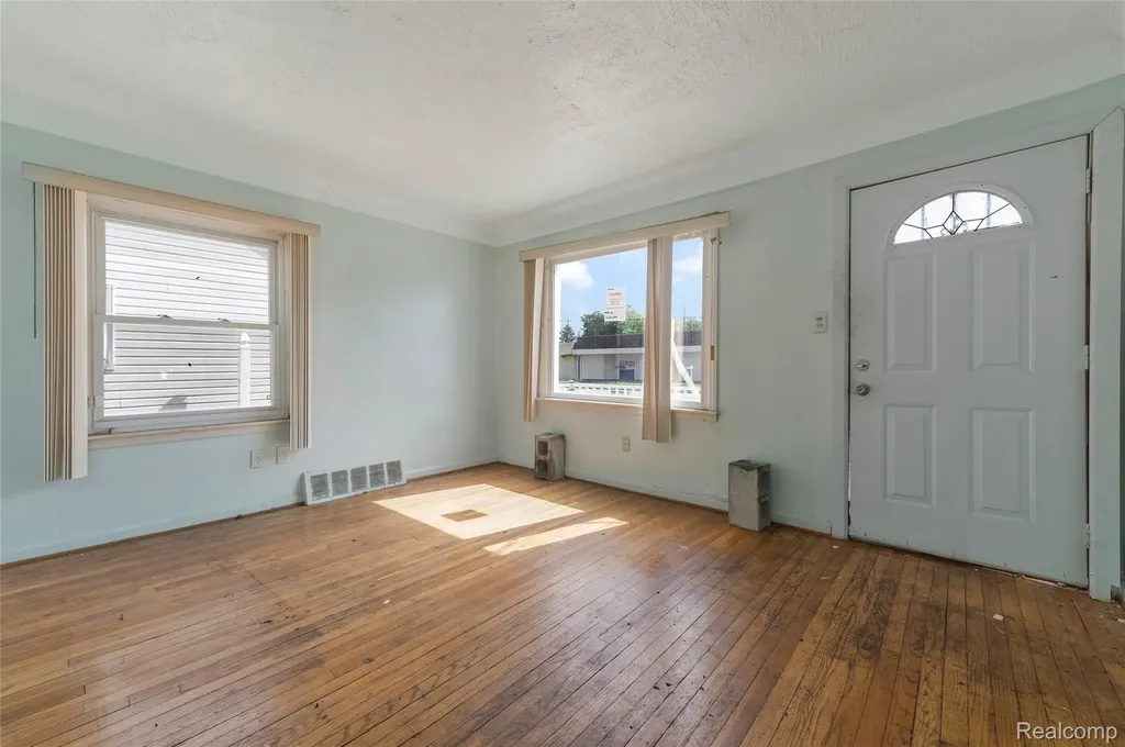 19563 Schoenherr Street Detroit City MI 48205
