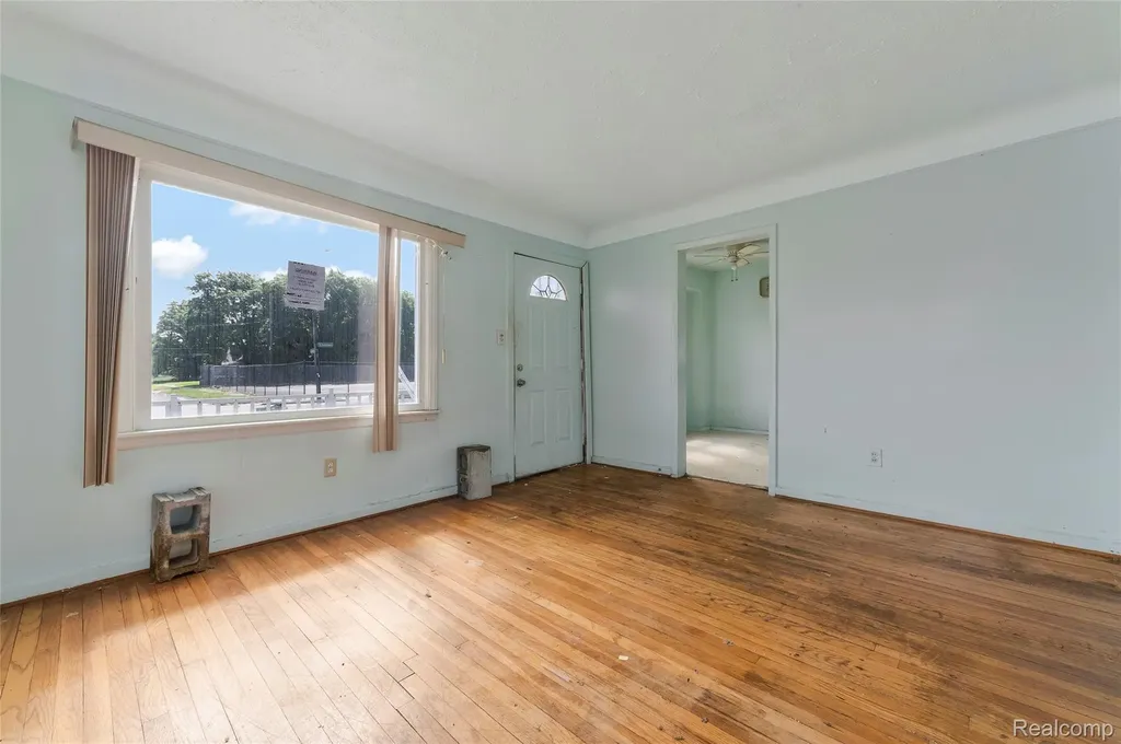 19563 Schoenherr Street Detroit City MI 48205