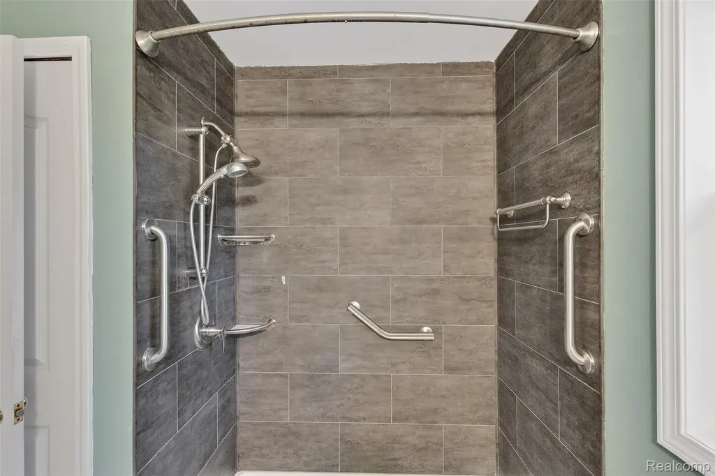 3850 Faber Terrace Waterford Charter Township MI 48328