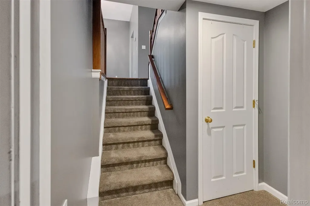 3850 Faber Terrace Waterford Charter Township MI 48328