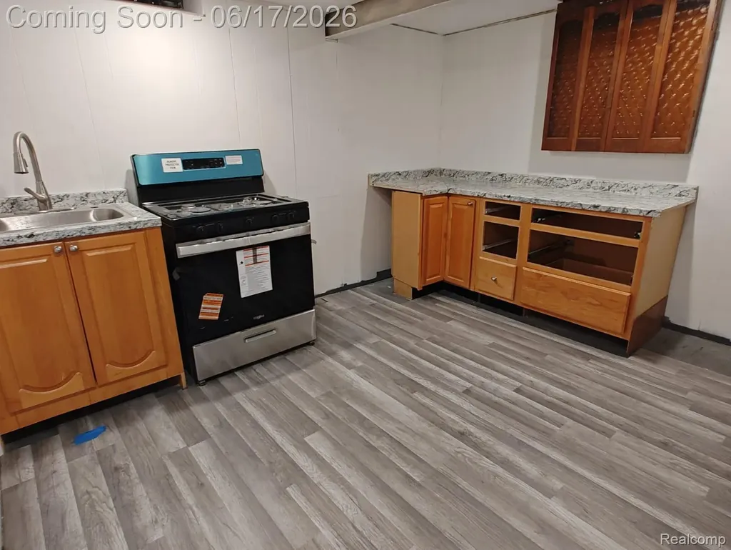 11571 Murthum Avenue Warren City MI 48093