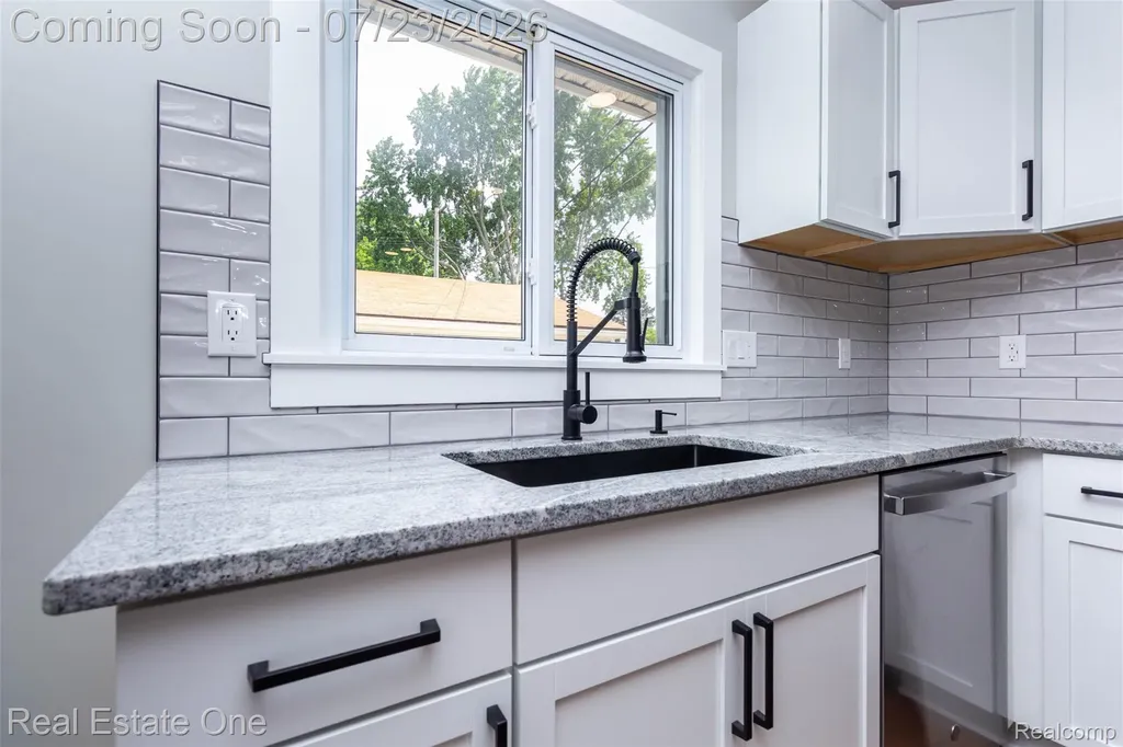 7354 N Shaker Drive Waterford Charter Township MI 48327