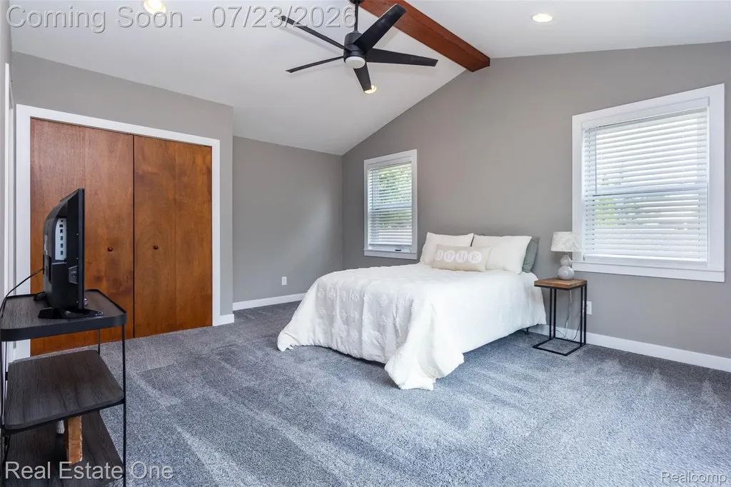 7354 N Shaker Drive Waterford Charter Township MI 48327
