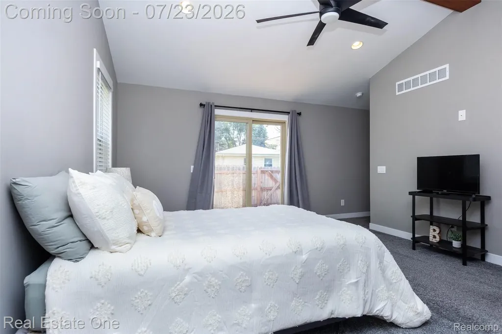 7354 N Shaker Drive Waterford Charter Township MI 48327