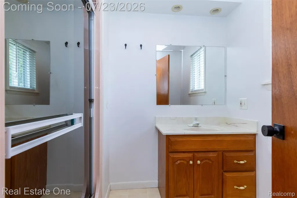 7354 N Shaker Drive Waterford Charter Township MI 48327