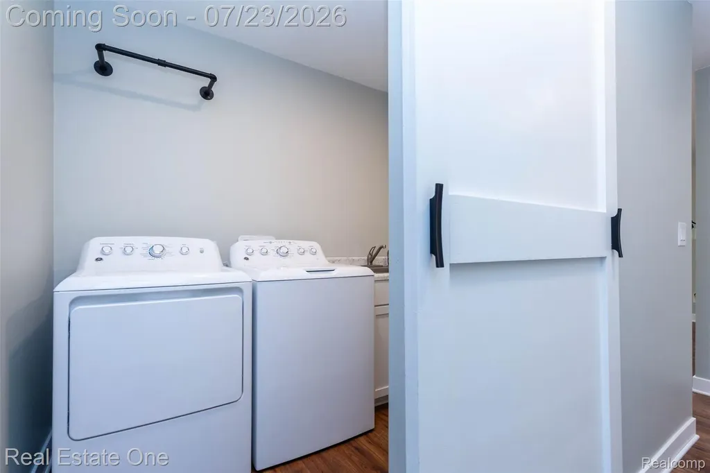 7354 N Shaker Drive Waterford Charter Township MI 48327